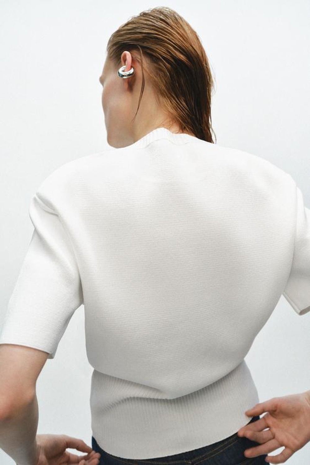 ZARA ТРИКОТАЖНЫЙ ТОП С ПОДПЛЕЧНИКАМИ, БЕЛЫЙ