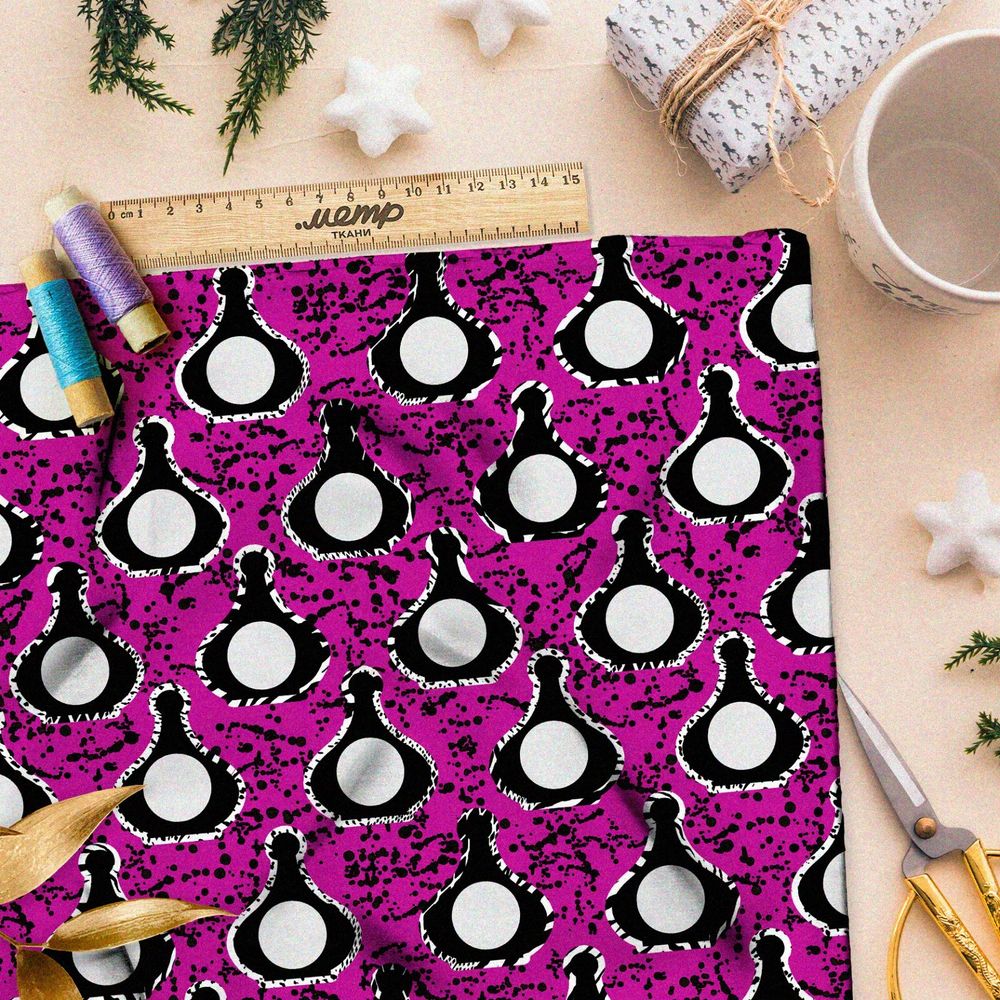 Ткань оксфорд 600 чёрно0белые кегли на розовом фоне