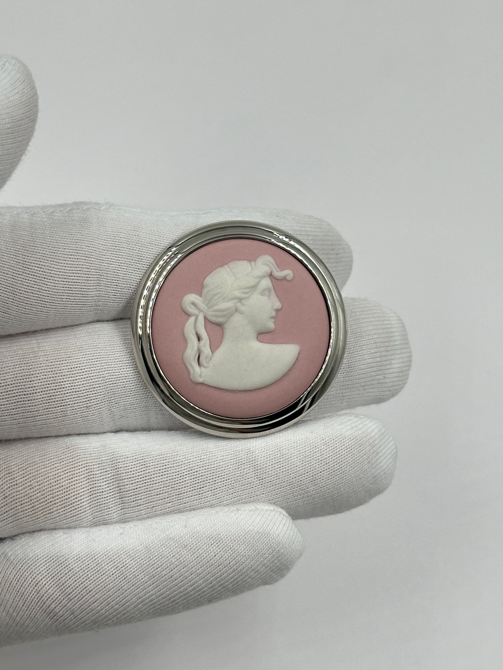 Брошь Wedgwood розовая