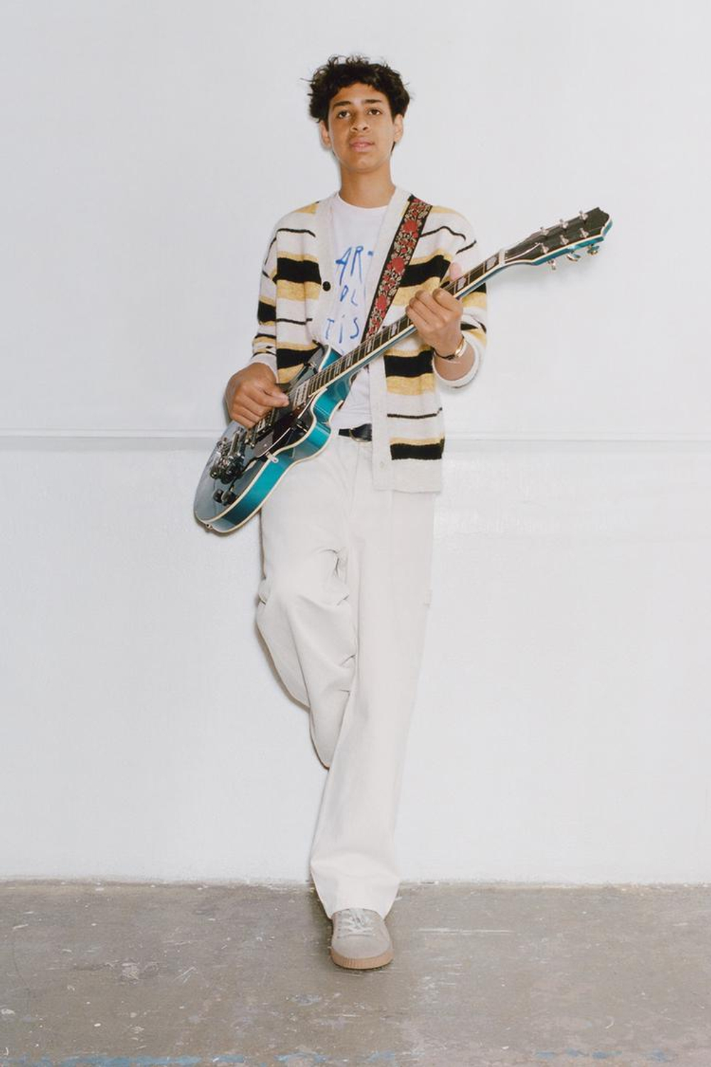 ZARA ФУТБОЛКА С ПРИНТОМ, ЭКРЮ