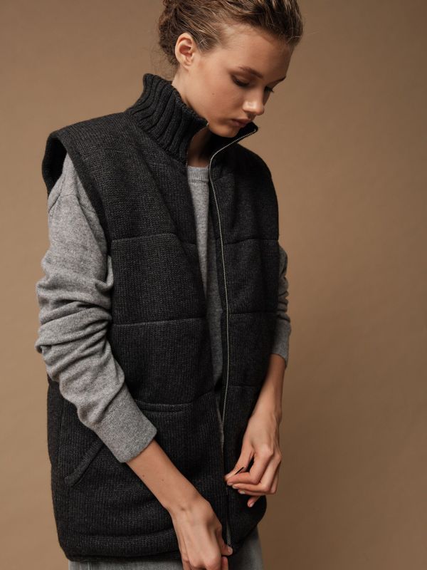 V0442-8101 Жилет темно-серый dbr