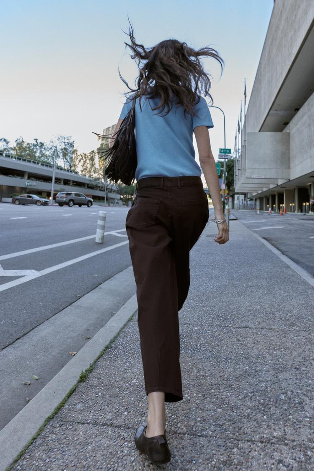 ZARA СВИТЕР С КОРОТКИМИ РУКАВАМИ ИЗ МЯГКОГО ТРИКОТАЖА, ГОЛУБОЙ