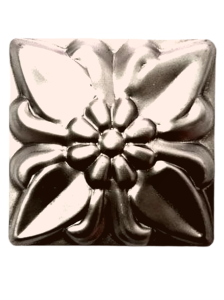 Кованое изделие накладка 100х100 мм, толщина металла 1 мм.