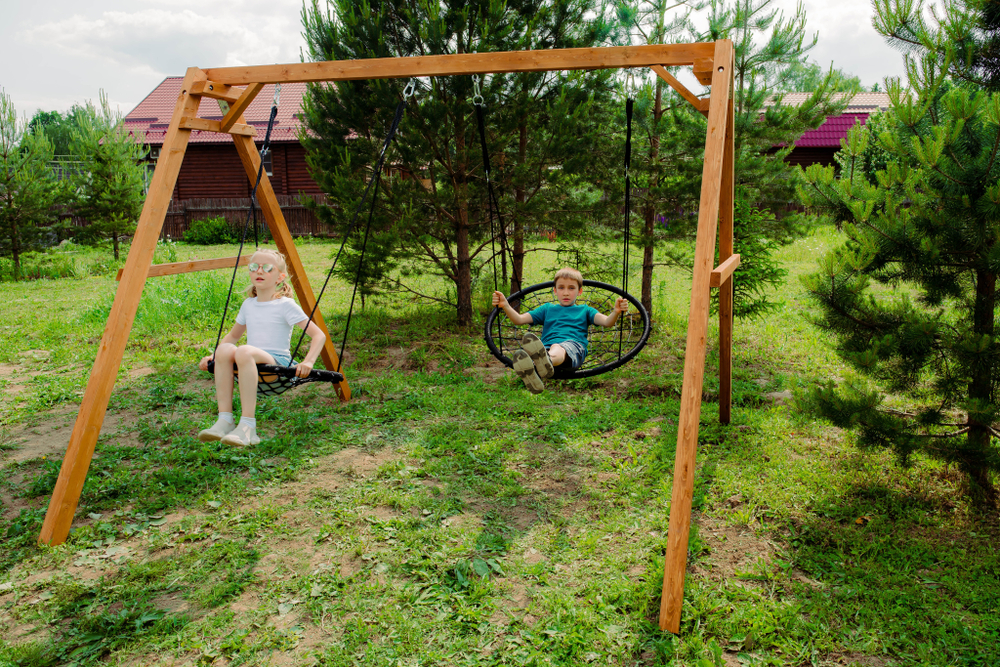 Деревянные качели с качелями гнездо 60 см и качелями гнездо 100 см