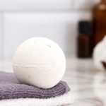 Бомбочка для ванны из гималайской соли с эфирным маслом эвкалипта - 110 гр. (Цвет: не задано)