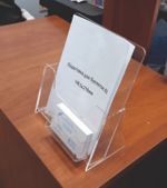Подставка для буклетов А5 верт с визитницей акриловая