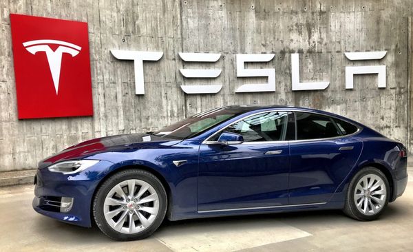 Достижение пятимиллионного производства автомобилей Tesla за 15 лет является впечатляющим результатом в растущей популярности электромобилей.