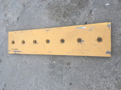 Нож Komatsu D155 средний 175-70-26310