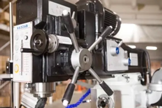 Широкоуниверсальный фрезерный станок STALEX MUF1600 Servo