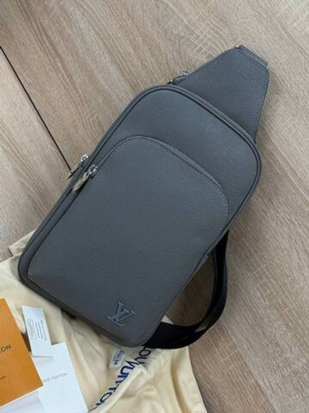 Сумка-слинг Louis Vuitton
