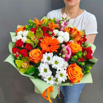 Авторский букет в яркой гамме