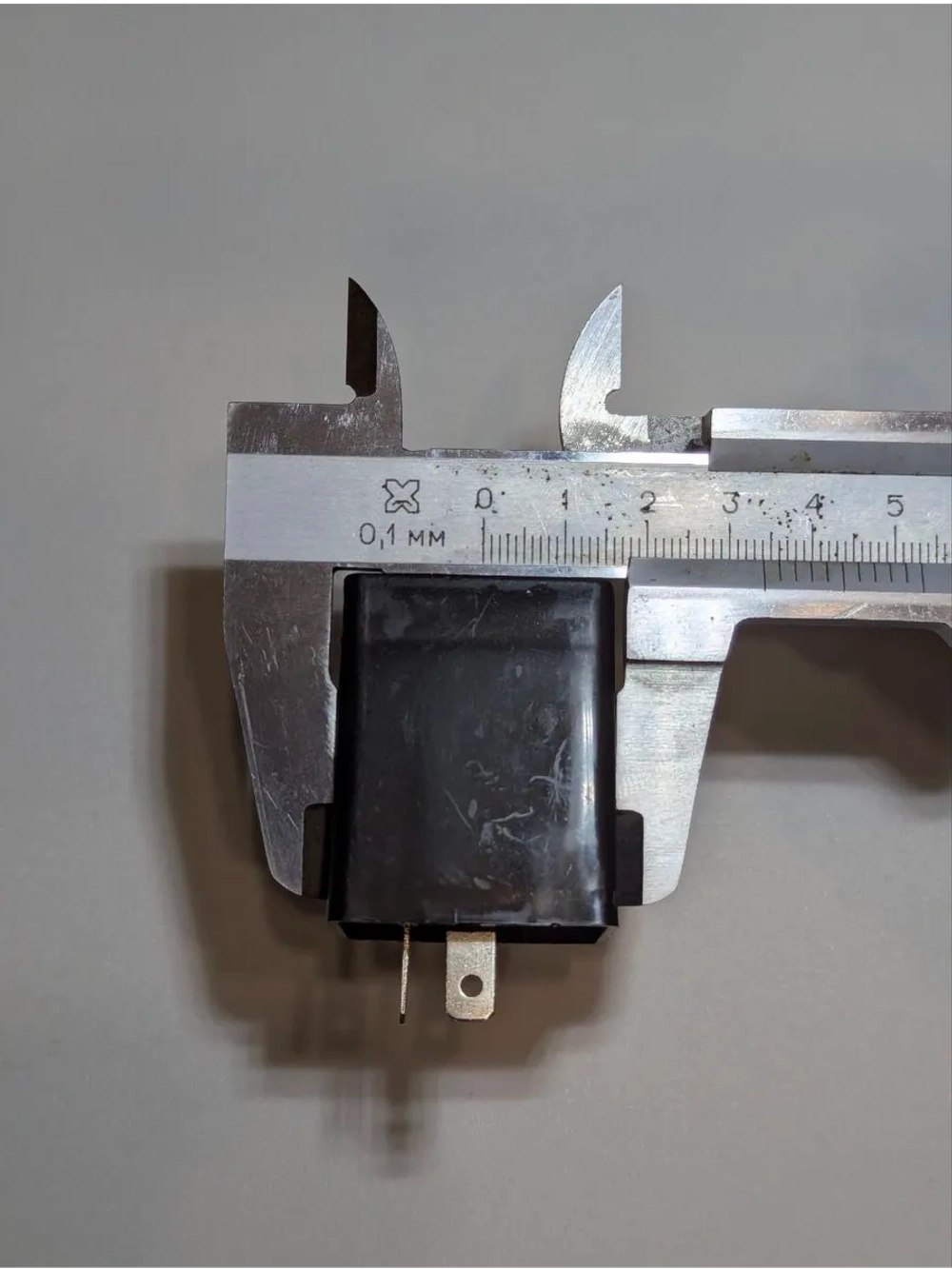 Реле поворотов 2-контактное для мото, мопеда, скутера