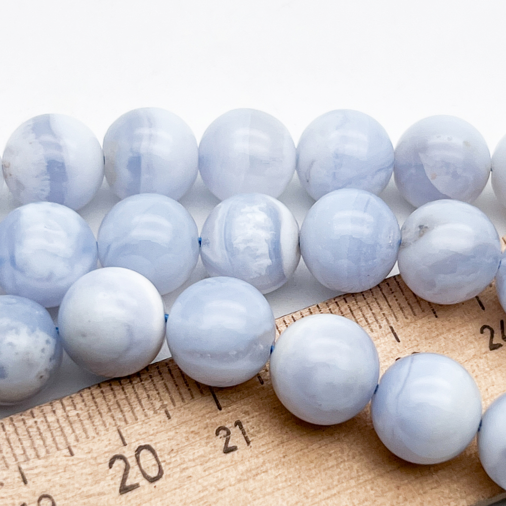 Агат голубой бусины ("Сапфирин"), диаметр около 10,5-10,8 мм, цена за 9 шт (1/4 нити)