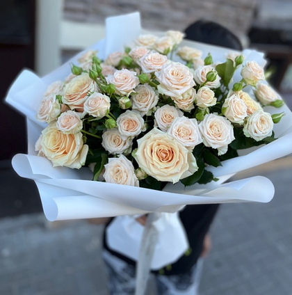 Дуо букет с кустовыми розами