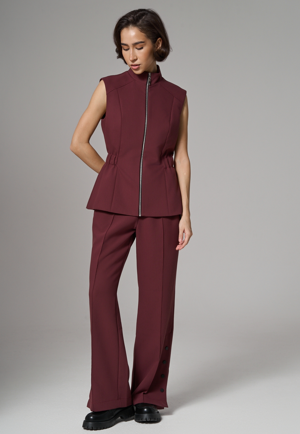 Жилет на молнии бордовый