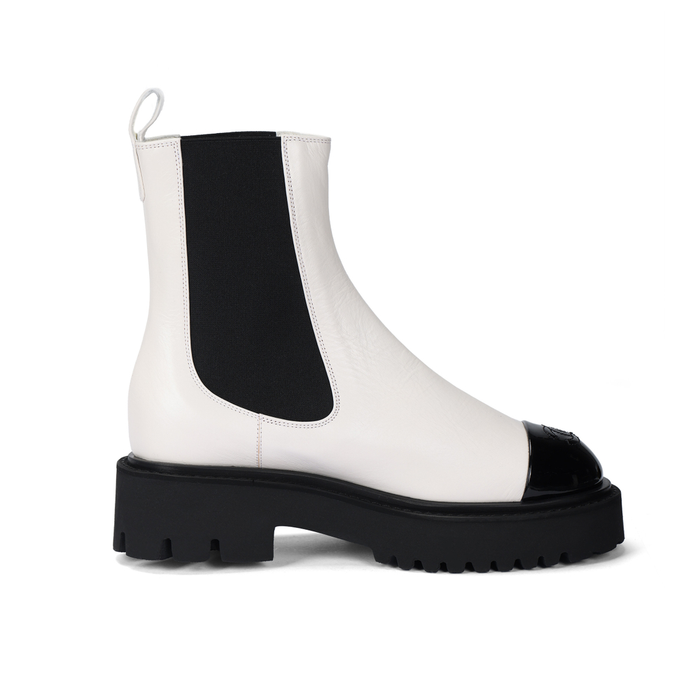 CHANEL Cow Leather Round Tip Chelsea Boots Medium Heel 3 5cm Women"s Black White