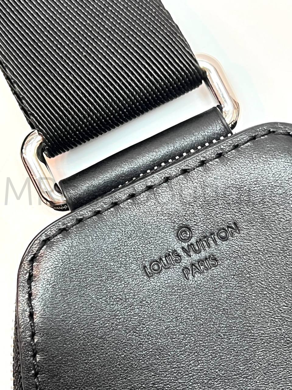 Сумка Avenue Sling NM Louis Vuitton