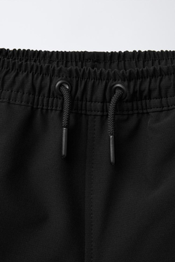 ZARA ТЕХНОЛОГИЧНЫЕ ШОРТЫ-БЕРМУДЫ С ЛОГОТИПОМ, ЧЕРНЫЙ