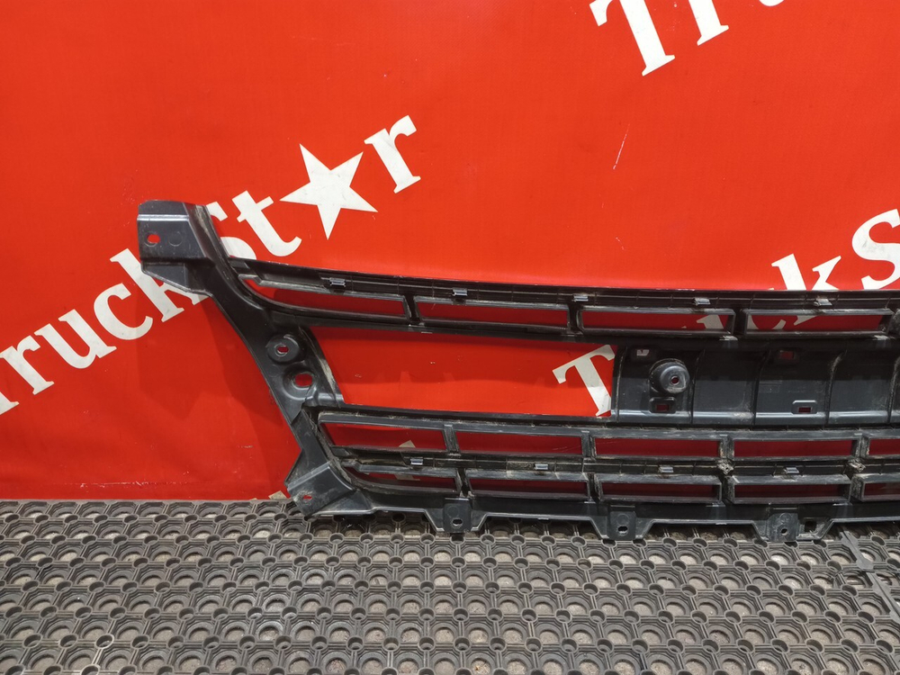 Решетка бампера верхняя 2023г.