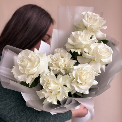 Белые французские розы 7 шт