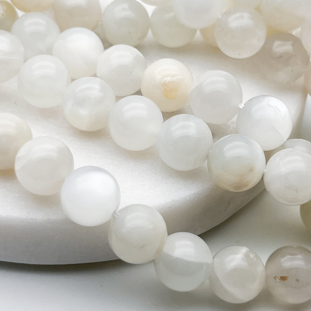 Лунный камень бусины (белая иризация), диаметр 10,3-10,5 мм, цена за 9 шт (1/4 нити)