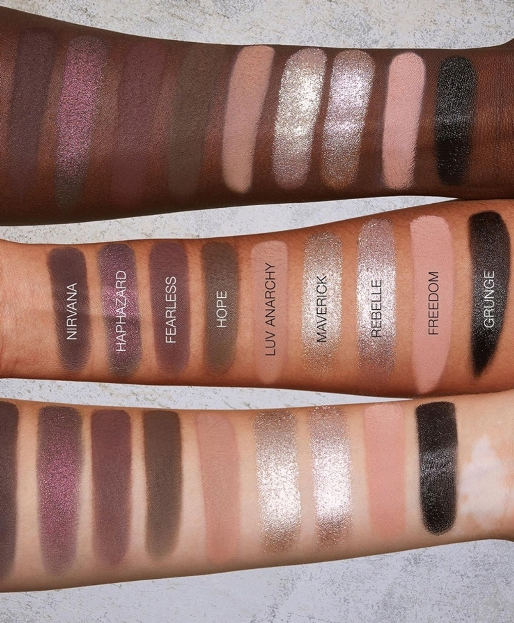 Huda Beauty Pretty Grunge Eyeshadow Palette