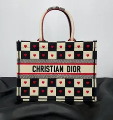 Сумка Dior Book Tote Dioramour, модель маленького формата