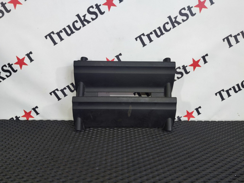 Накладка решетки радиатора левая 2018г.