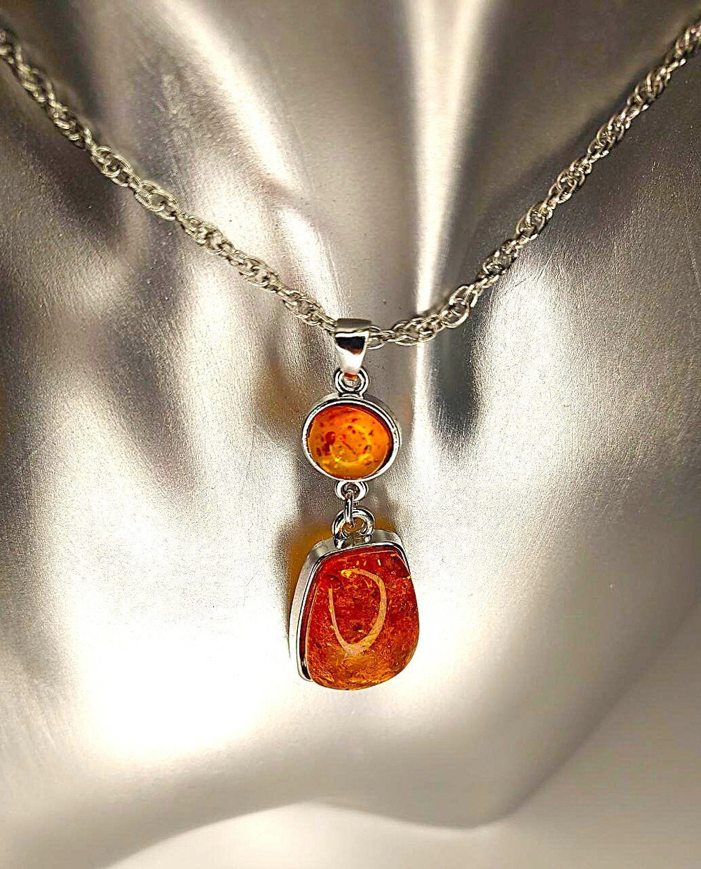 Элегантный комплект бижутерии с бижутерной смолой с янтарным оттенком  «Янтарное сияние» – Готовый образ в одном наборе!