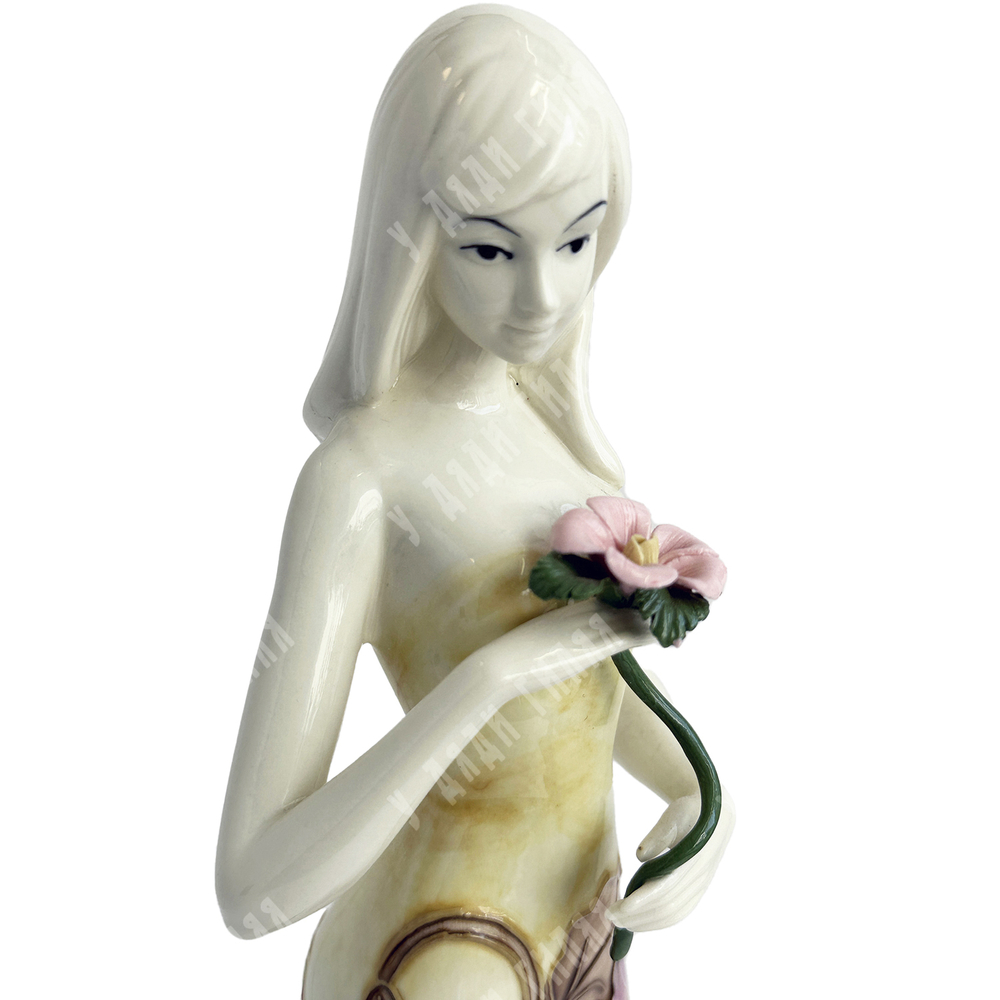 Дама с маками. Фарфор, лепнина, роспись. Италия, Pavone. 1980-90-е