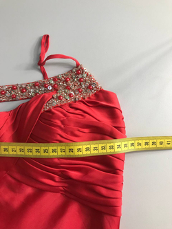 Платье Renny яркое с пайетками, визуально на 40 размер