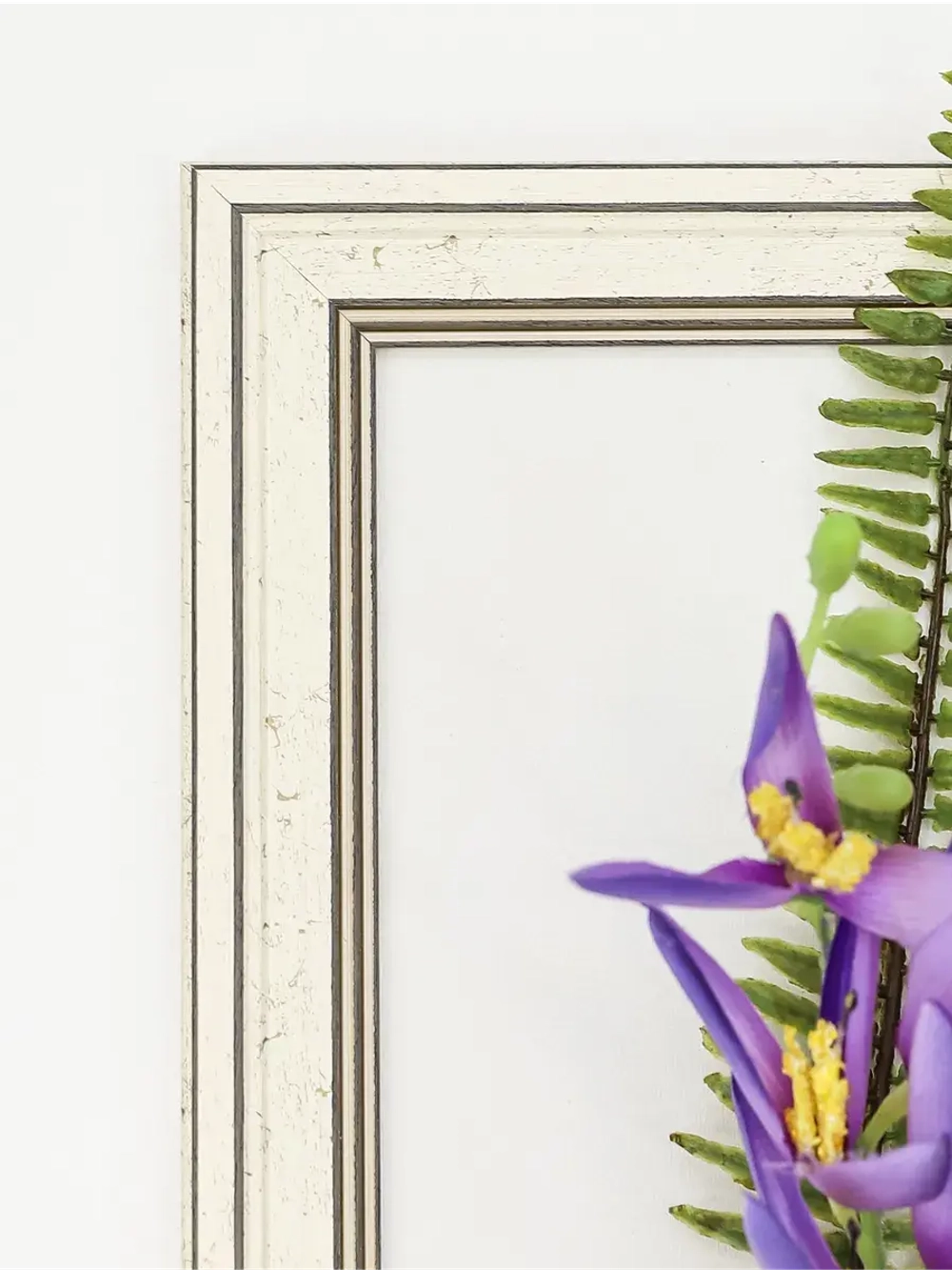 Искусственные цветы для декора стен