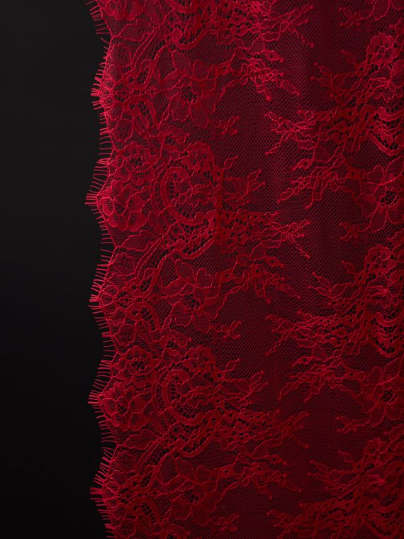 01-53 ОПТ Кружево шантильи 23 см, красный 100