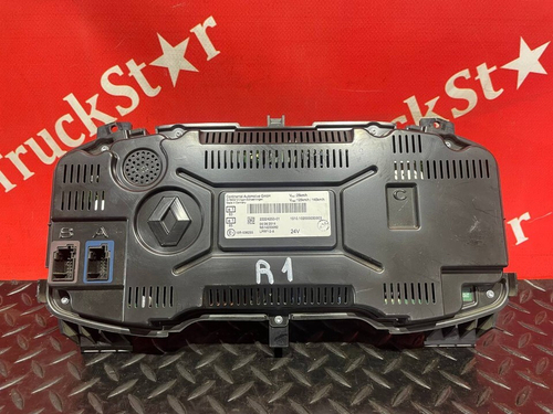 Панель приборов