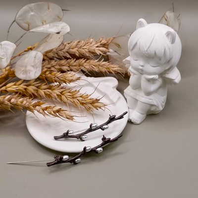 Брошь "Веточка вербы"