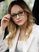 Оправа модных женских очков для зрения