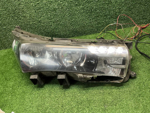 Фара правая Toyota Corolla E160 (12-16) галоген
