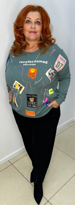 Джемпер с ярким принтом по лицевой стороне