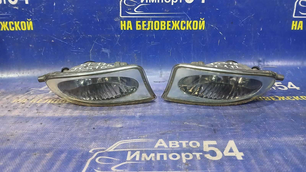 Туманка правая TOYOTA BREVIS 2001-2007