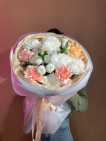 Букет "Персики", Роза, хризантема, диантусы, дубки, альстромерия