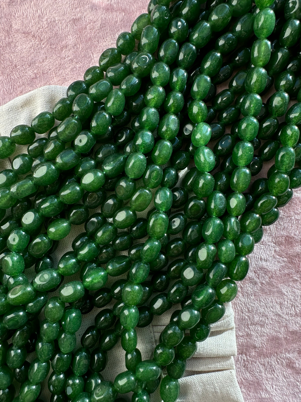 Нить бусин из тонированного кварца 7-8мм (галтовка)