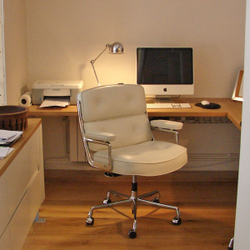 Кресло офисное Eames Lobby ES104