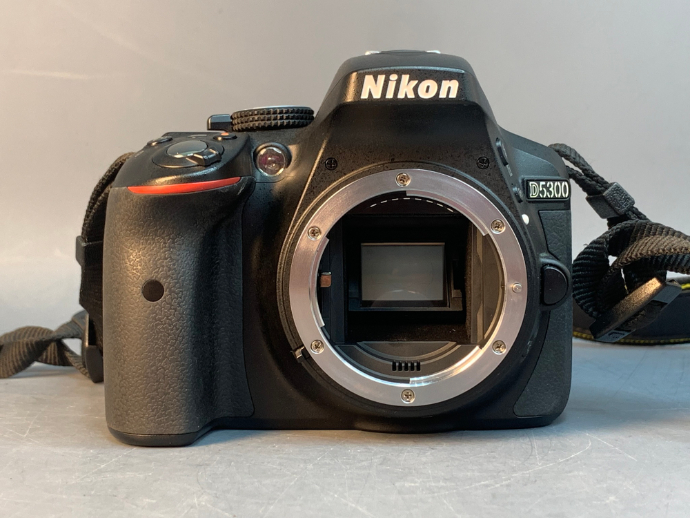 Nikon D5300 Kit 18-55mm 12634 кадров пробега.