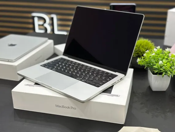 Б/У Ноутбук Apple MacBook Pro 14 M5 100% 16/512Gb Silver (M9W4240X61)
