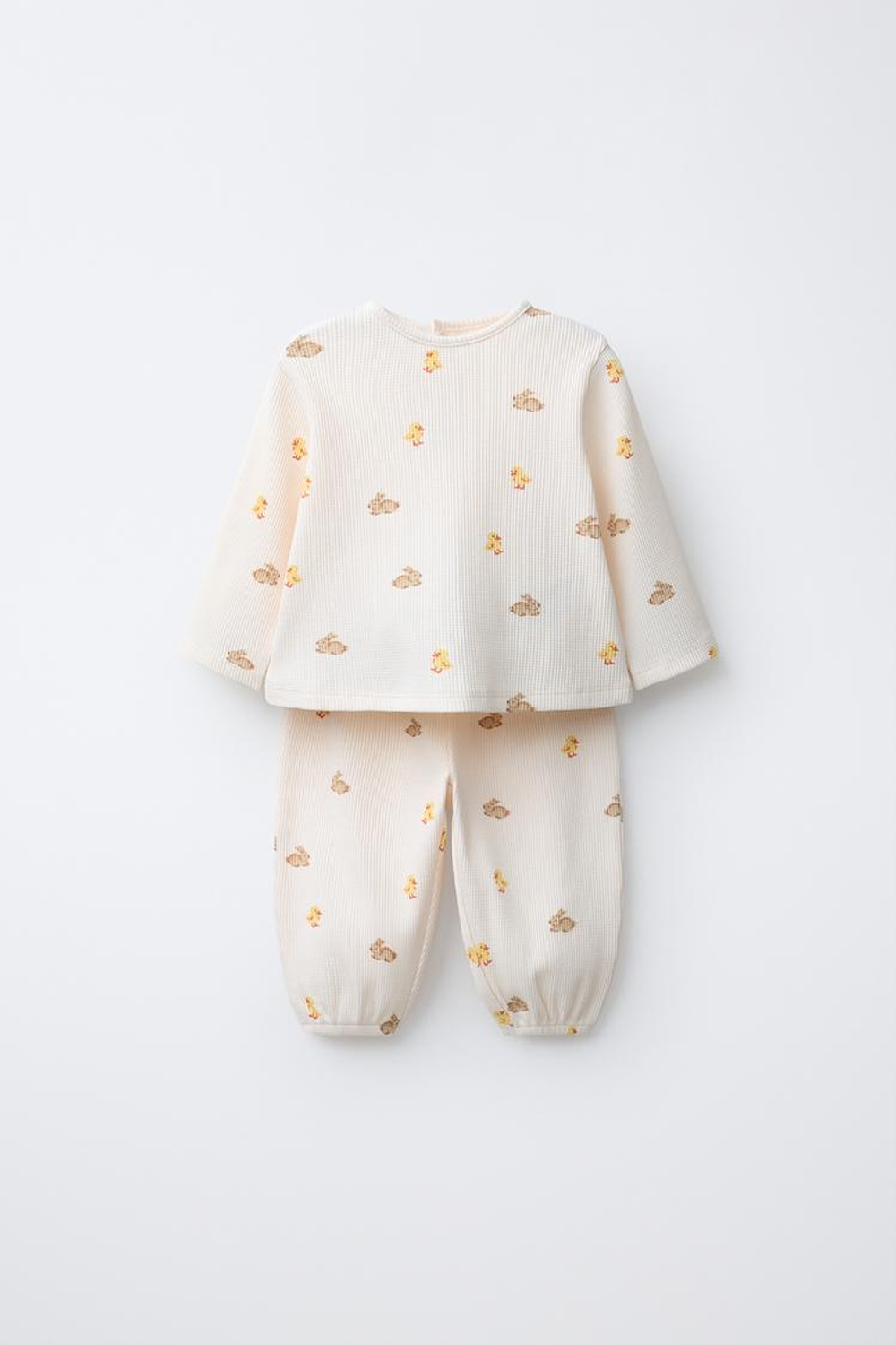 ZARA КОМПЛЕКТ ИЗ ФУТБОЛКИ И БРЮК С ПРИНТОМ ЗАЙЧИКОВ, КРЕМОВЫЙ