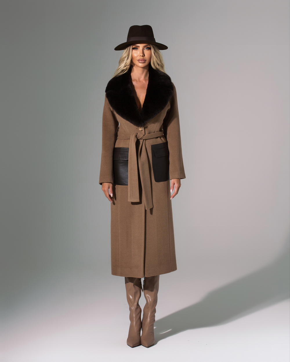 Женское шерстяное пальто с мехом бобра