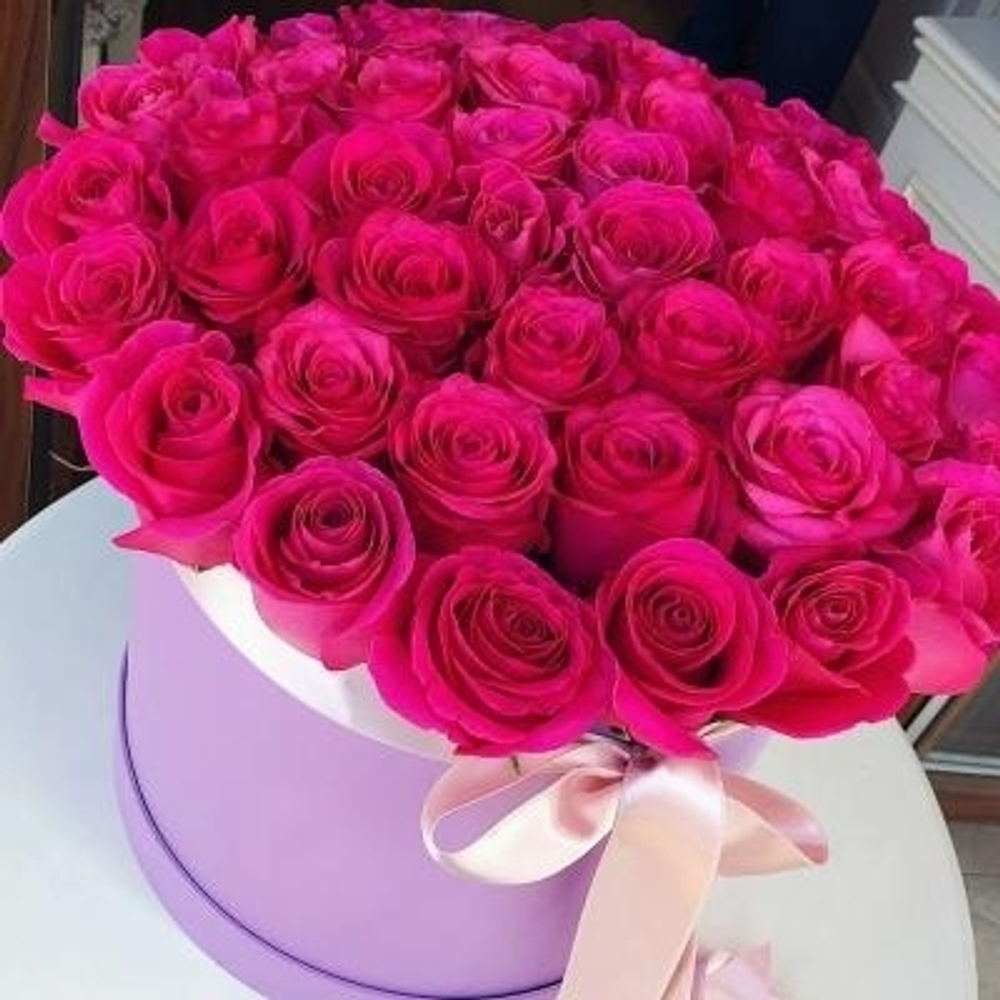 49 роз в аквабоксе