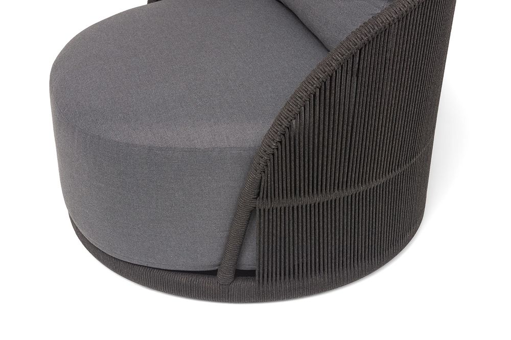 "Монтелла" кресло плетеное из роупа, каркас алюминий темно-серый (RAL7024) муар, роуп темно-серый круглый, ткань темно-серая 027