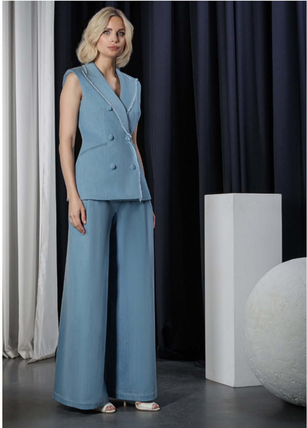 04-01-24 SS Костюм джинсовый: жилет и брюки-клеш