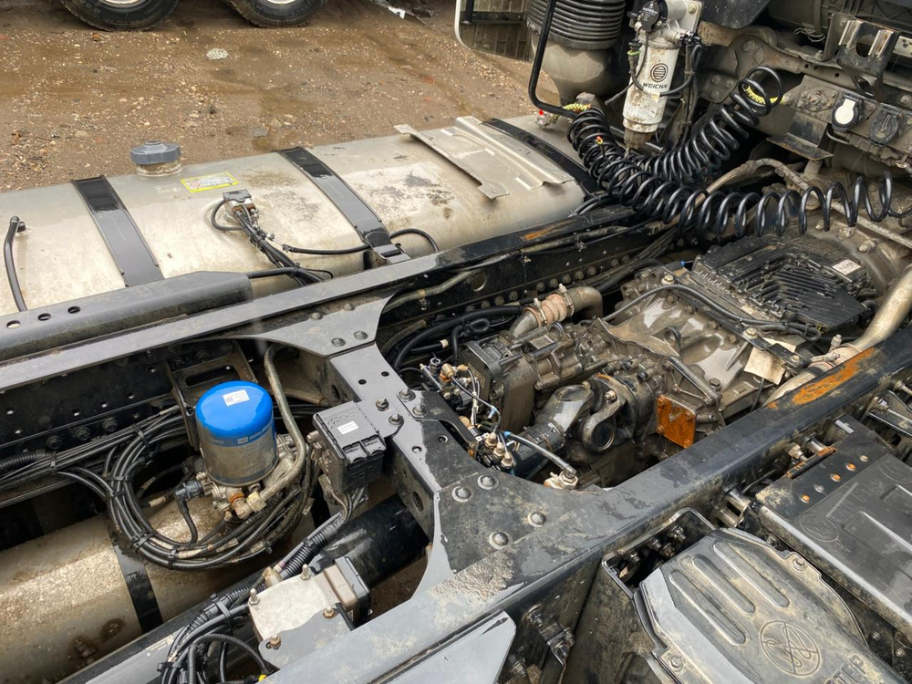 Shacman (Shaanxi) SX* 4x2 Седельный тягач SX4188YY381 (Дизельный, 12,5 л, 473 л.с., АТ)